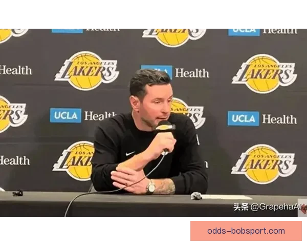雷迪克：不会让艾顿和海斯更多外线三分 詹姆斯的表现已超越语言赞美