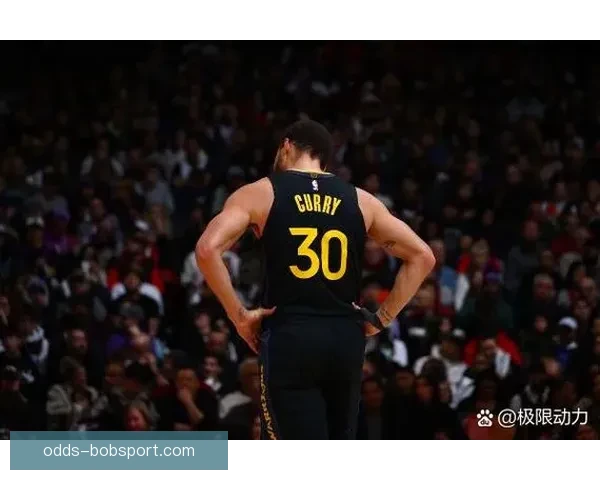 库里手臂被球迷拉拽 科尔回应勇士跌至第十争夺前六已不现实