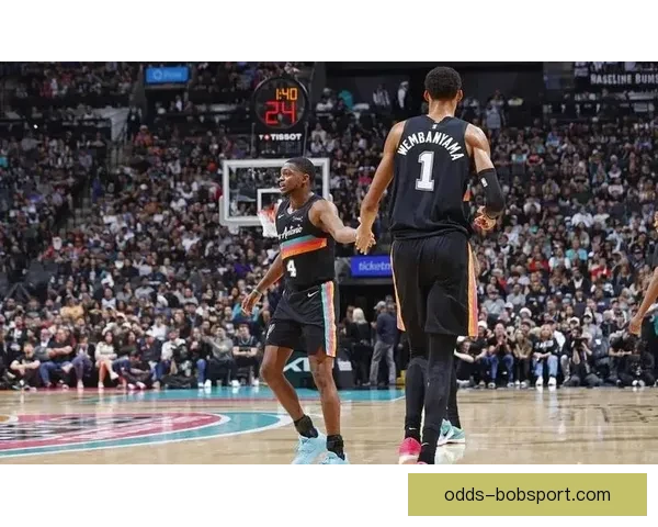 克莱四分钟狂砍十四分直言马刺替补别紧张我们在摆烂