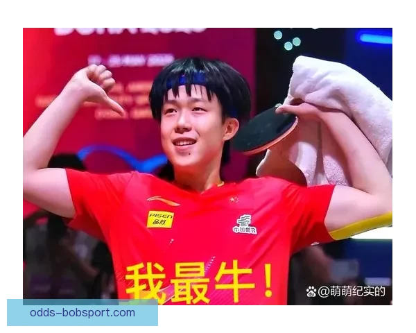 王楚钦接受采访时突然双手撑地拼尽全力感动无数球迷