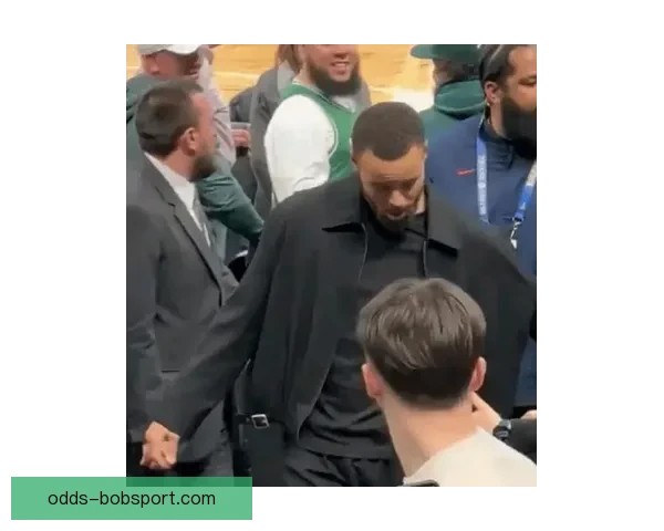 库里手臂被球迷拉拽 科尔回应勇士跌至第十争夺前六已不现实